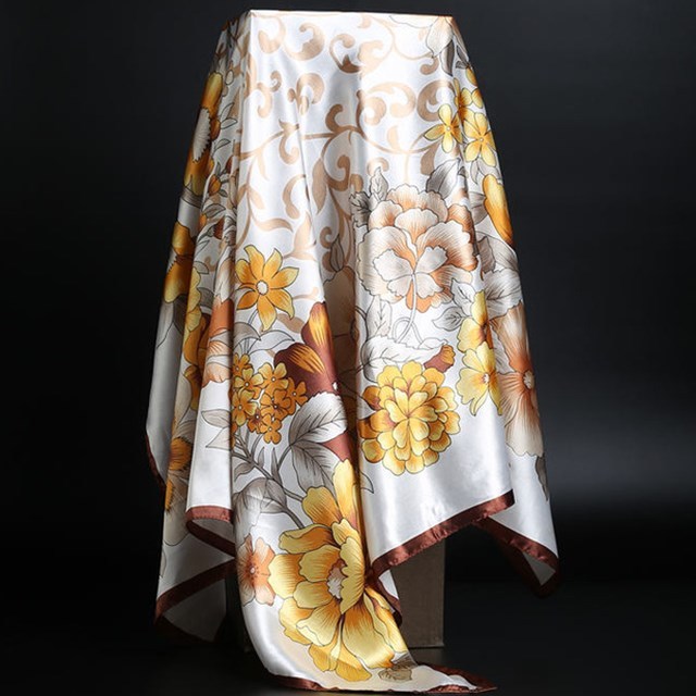 Clignancourt – Foulard en soie imprimé léopard & élégance sauvage - Gena Campbell