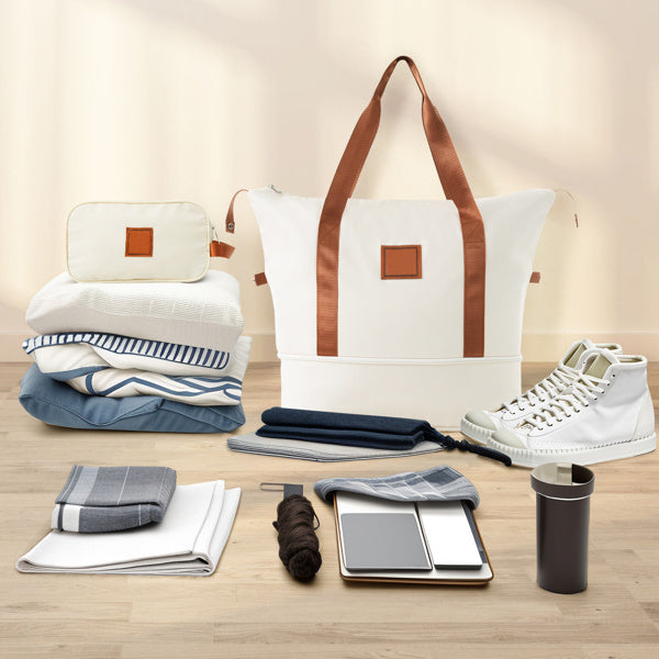 Châtelet–Les Halles – Valises rigides prêtes à voyager - Gena Campbell