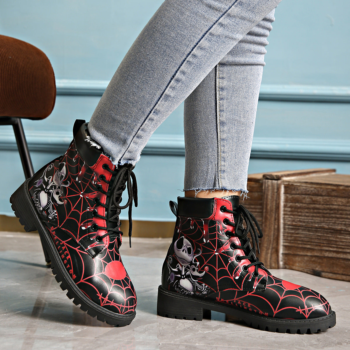 Printed short boots for women, round toe, thick heel, lace up, European and American Martin boots.
