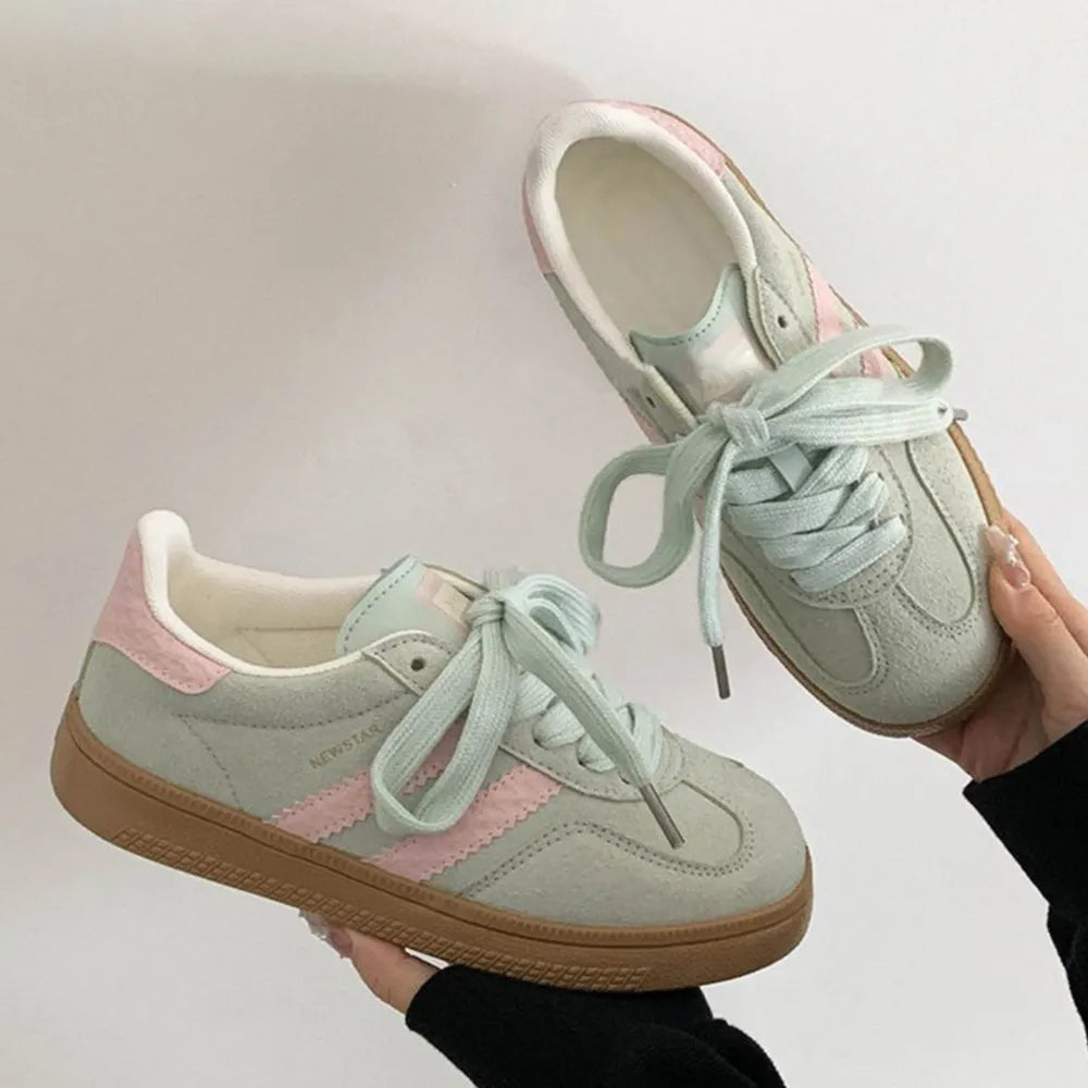 Contrast Round Toe Flat Sneakers.