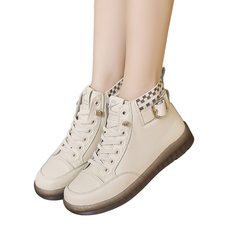 <img src="https://genacampbell.shop/images/le-passy-baskets-femme.jpg" alt="Le Passy · Chaussures souples pour femme · Création Gena Campbell · Style bas à lacets ou à enfiler · Semelle plate antidérapante · Bout rond confortable · Matière synthétique légère & respirante · Pointures 35 à 41 · Coloris Beige, Blanc et Noir · Silhouette urbaine & confort actif · Parfaites pour marche, bureau ou voyage stylé">